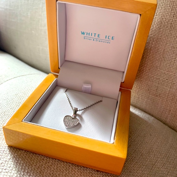 WHITE ICE - Heart Necklace - Picture 1 of 7